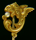 Alling winged lion and pearl stickpin. (J9023))