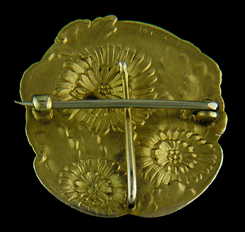 Art Nouveau autuwm brooch crafted in 14kt gold. (J8991)