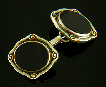 Art Nouveau onyx and gold cufflinks. (J8835)