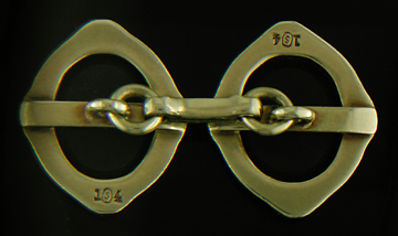 Art Nouveau onyx and gold cufflinks. (J8835)