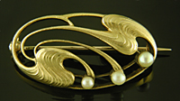 Art Nouveau pearl brooch. (J9358)