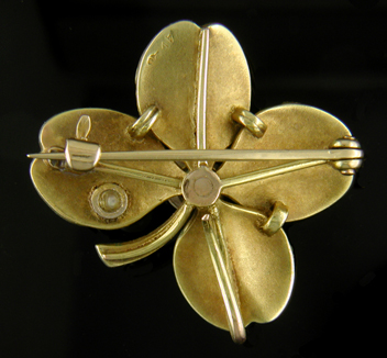 Victorian enamel four-leaf clover brooch with pearls. (J9050)