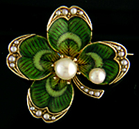 Victorian enamel four-leaf clover brooch with pearls. (J9050)