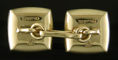 Carrington onyx and pearl cufflinks. (J8833)
