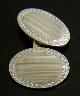 Carrington platinum and gold oval cufflinks. (J9034)