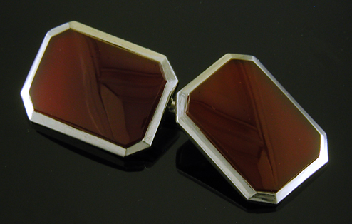 Art Deco carnelian cufflinks. (J9310)