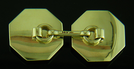 Rverse of Carter, Howe Moss Agate cufflinks crafted in 14kt yellow gold. (J8851)