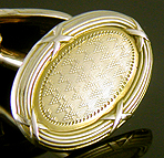 Elegant gold cufflinks. (J7434)