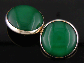 Art Deco chalcedony and 14kt gold cufflinks. (J8799)