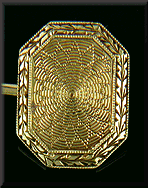 Engraved antique gold cufflinks. (J6826)