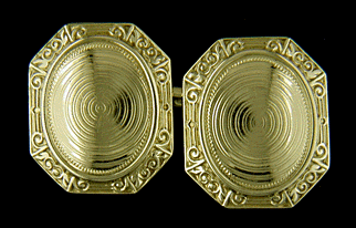 Huger 14kt gold cufflinks. (J8698)