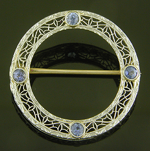 Art Deco sapphire circle brooch. (J9521)