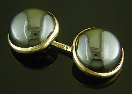 Late Art Deco hematite and gold cufflinks. (CL9591)