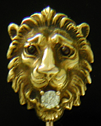 A fierce lion with diamond stickpin. (J9131)
