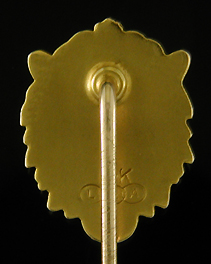 A fierce lion with diamond stickpin. (J9131)