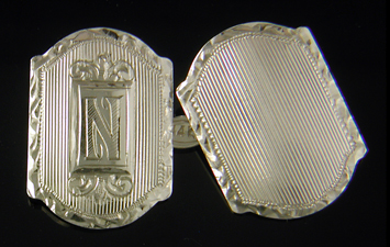 14kt gold cufflinks with 'N' monogram. (J8146)