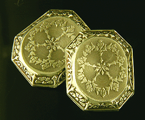 Elegantly engraved 14kt gold cufflinks. (J8813)