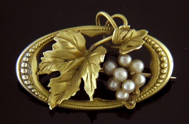 Ostby & Barton grape leaf brooch. (J9077)