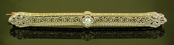 Edwardian filigree and diamond bar pin. (J9352)