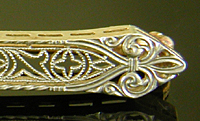 Edwardian filigree and diamond bar pin. (J9352)