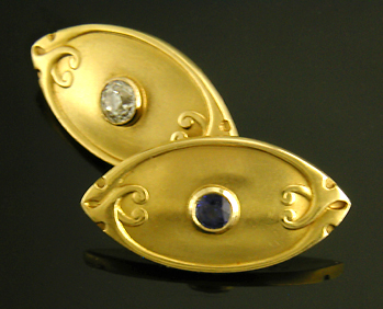 Tiffany sapphire and diamonf cufflinks. (J8834)