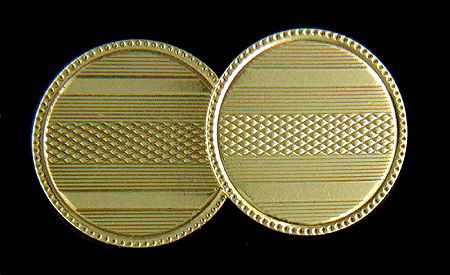 Elegant engraved yellow gold cufflinks. (J6787)