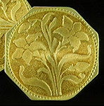 United Jewelers floral gold cufflinks. (J9322)