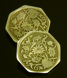 Antique 14kt gold flower cufflinks. (J9438)