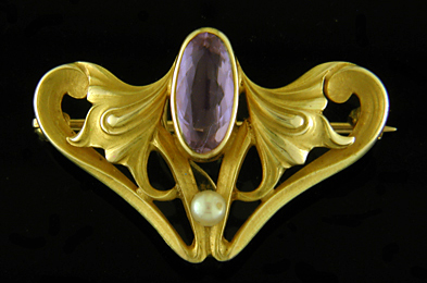Art Nouveau amethyst brooch. (J9223)
