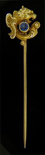 A regal griffin and sapphire stickpin. (J9135)