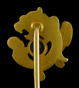 A regal griffin and sapphire stickpin. (J9135)